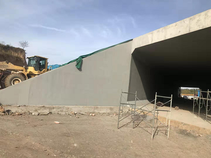 某隧道混凝土表面涂刷卓能達混凝土防碳化涂料前后